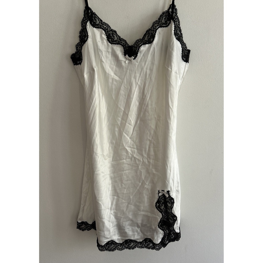 VTG Victorias Secret Satin Chemise Slip White Black Lace Coquette Y2K